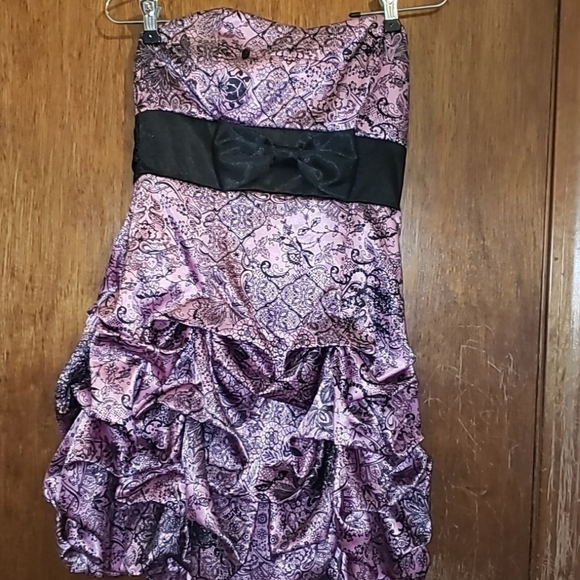 Gently used dresses - Picture 7 of 8